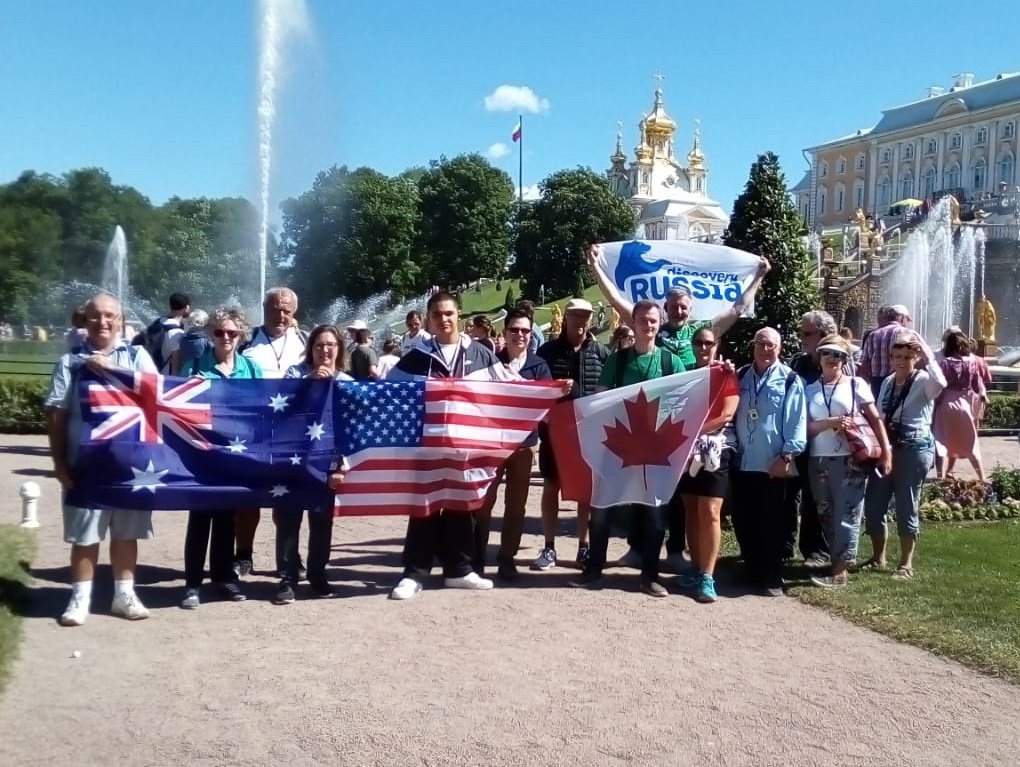 Touring Peterhof image