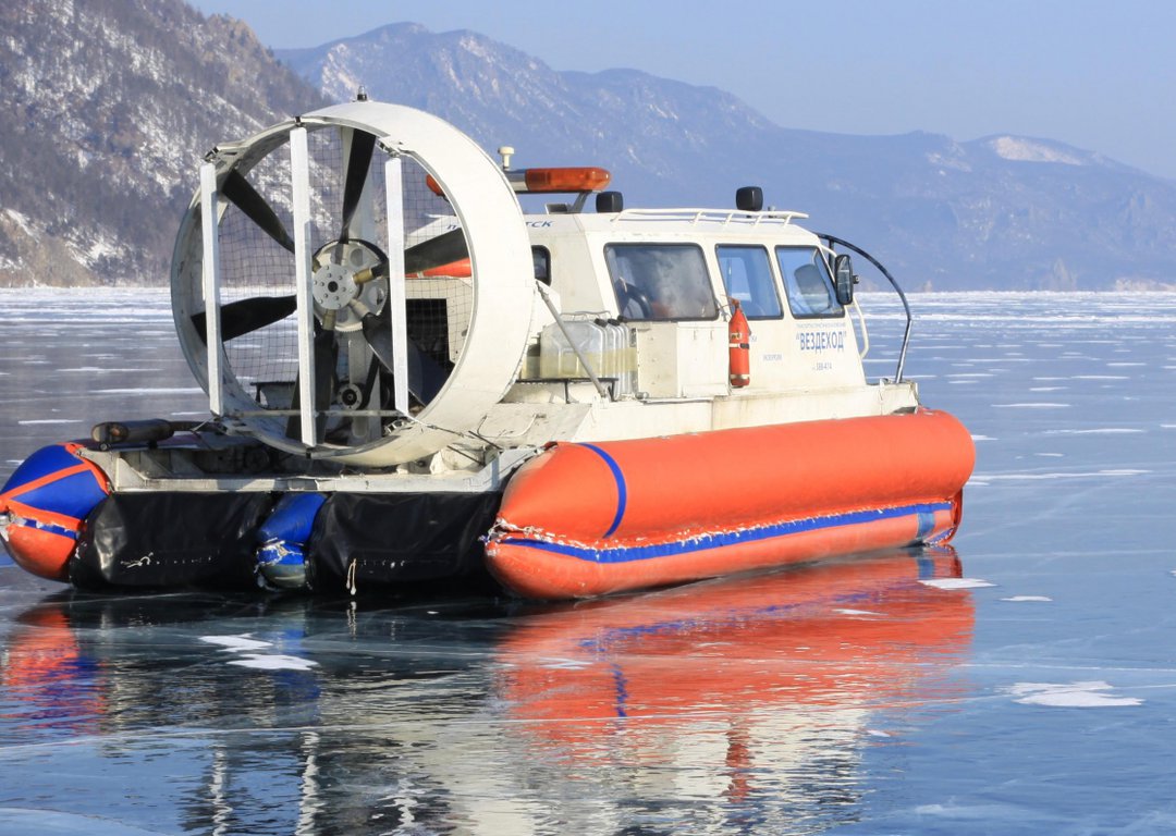 Hoverboat cruise image