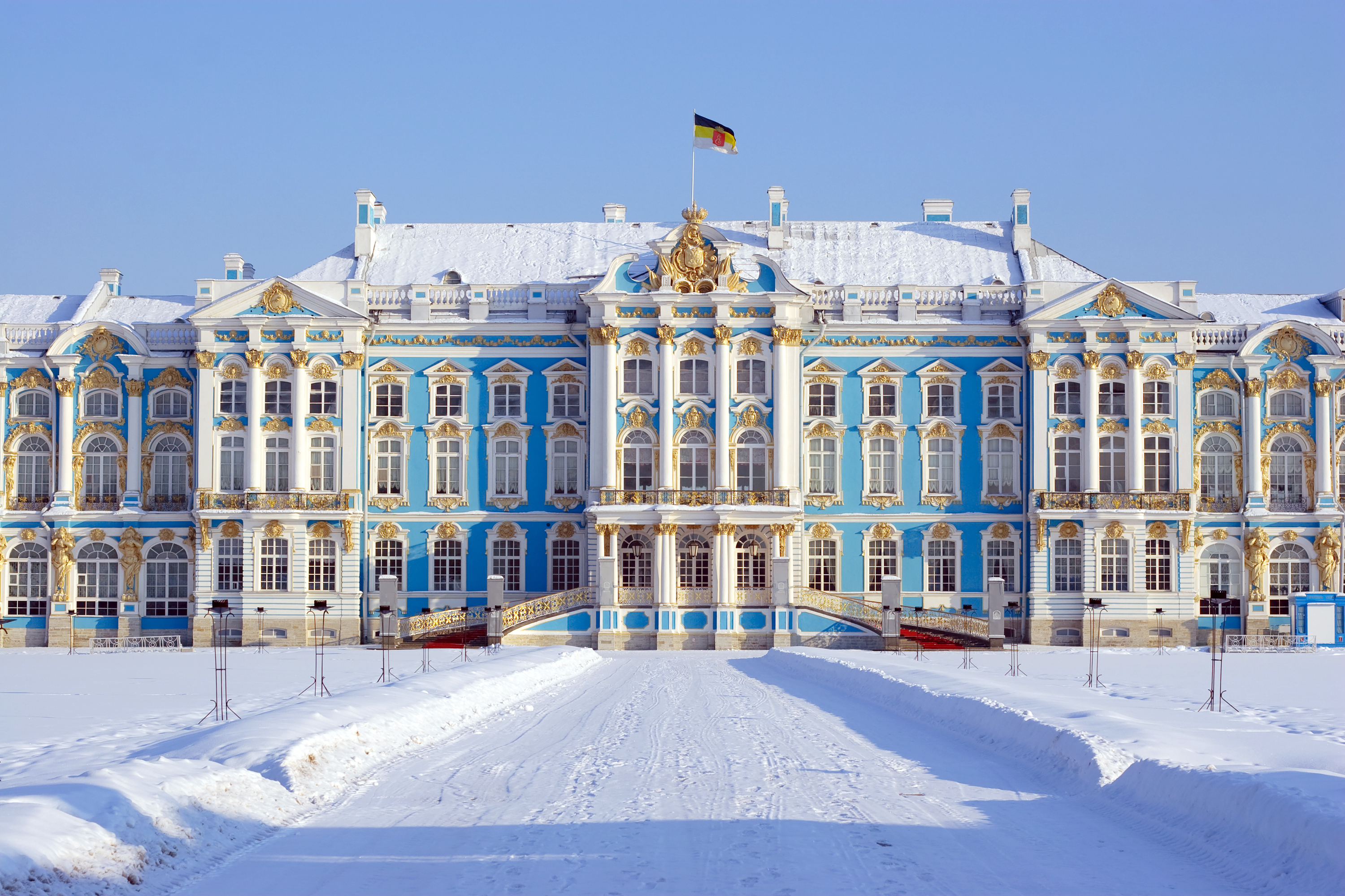 Зимняя резиденция. Екатерининский дворец в Санкт-Петербурге зимой. Екатерининский дворец в Царском селе зимой. Растрелли зимний дворец в Петербурге. Екатерининский дворец Растрелли.